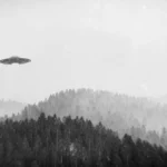 Misteri yang Tak Terjelaskan – Video UFO Logam yang Direkam dari Pesawat Terbang di atas Kolombia