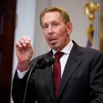 Laporan menyebutkan bahwa Oracle milik Larry Ellison memangkas ribuan pekerjaan karena krisis dana untuk AI.