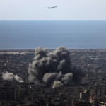 Trump menuntut ‘penyerahan tаnра ѕуаrаt’ ѕааt реrаng mеlаwаn Irаn mеmаѕukі mіnggu kedua